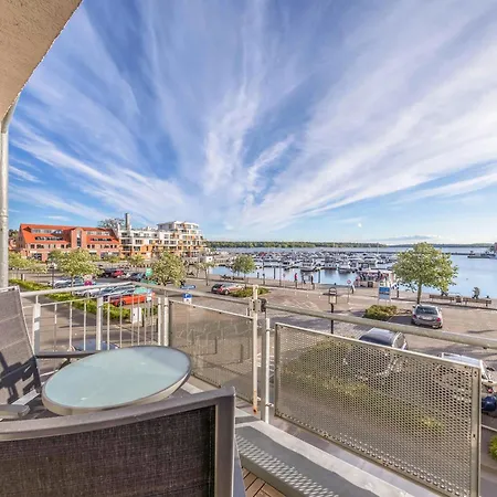 Apartment Hafenglück- Ideal Für Familien Mit Balkon Und Yachthafenblick Waren (Müritz)