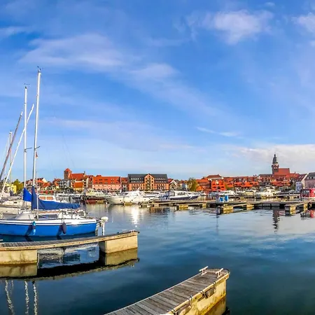 Hafenglück- Ideal Für Familien Mit Balkon Und Yachthafenblick * Waren (Müritz)